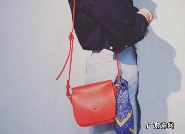 你对丝巾的搭配有什么特别的创意吗?