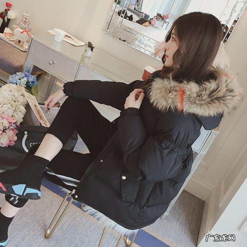 立领短款羽绒服怎么搭配 立领国风水貂毛短款羽绒服