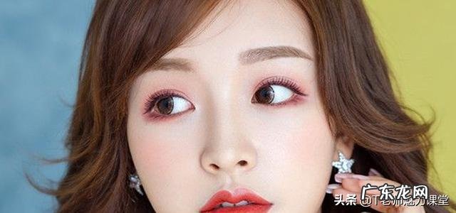 女生第一次和男生约会穿什么衣服最合适？