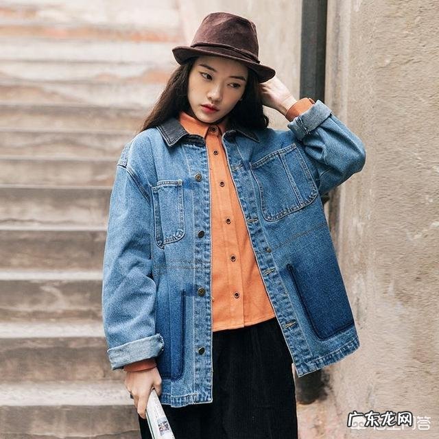 牛仔短外套怎样内搭才时髦？