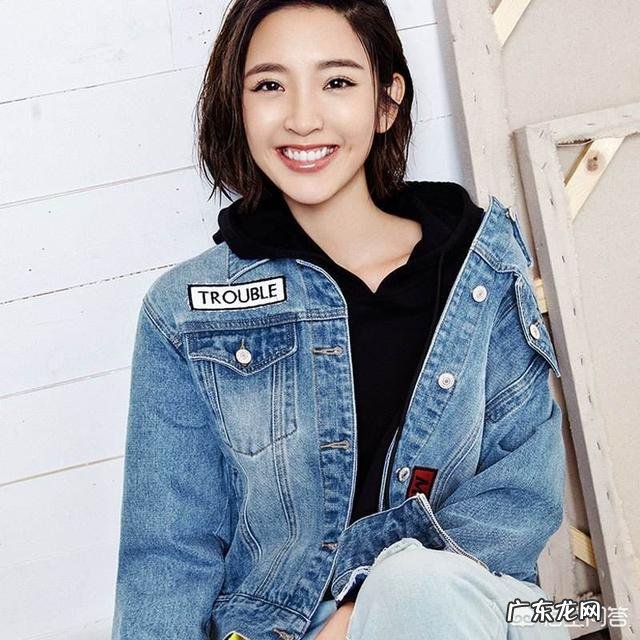 牛仔短外套怎样内搭才时髦？