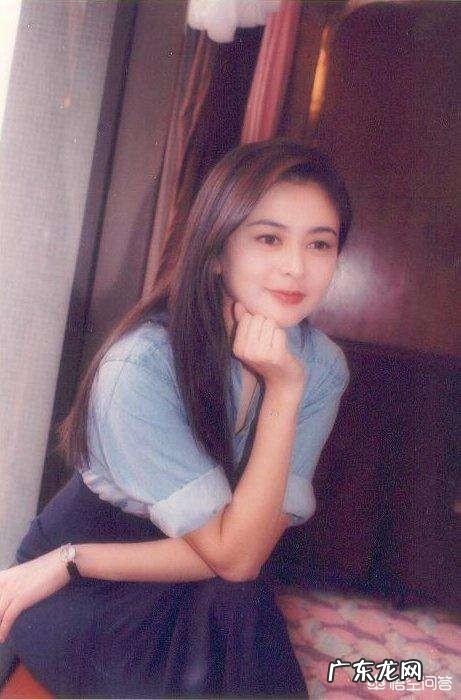 牛仔短外套怎样内搭才时髦？