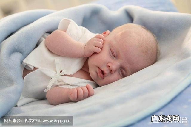 孩子晚上突然发烧该怎么办?