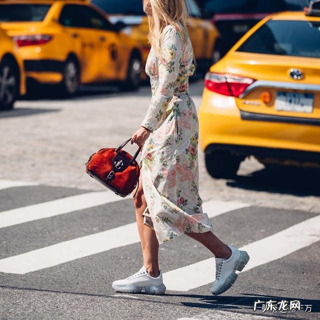 小清新的碎花裙怎么穿才好看？