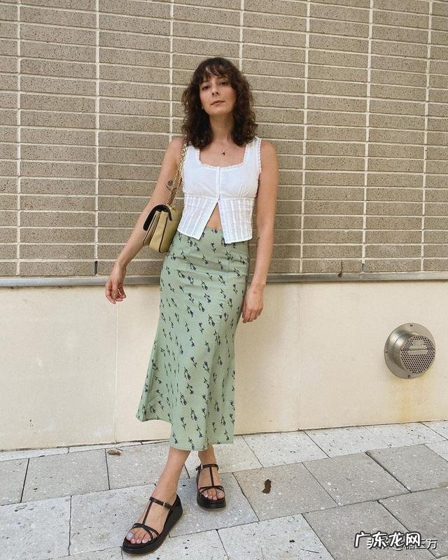 小清新的碎花裙怎么穿才好看？