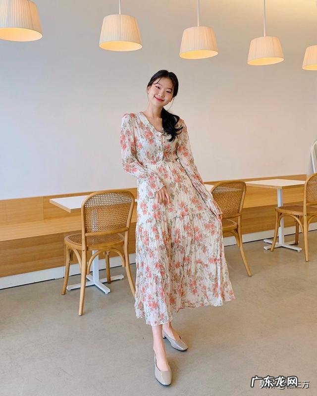 小清新的碎花裙怎么穿才好看？
