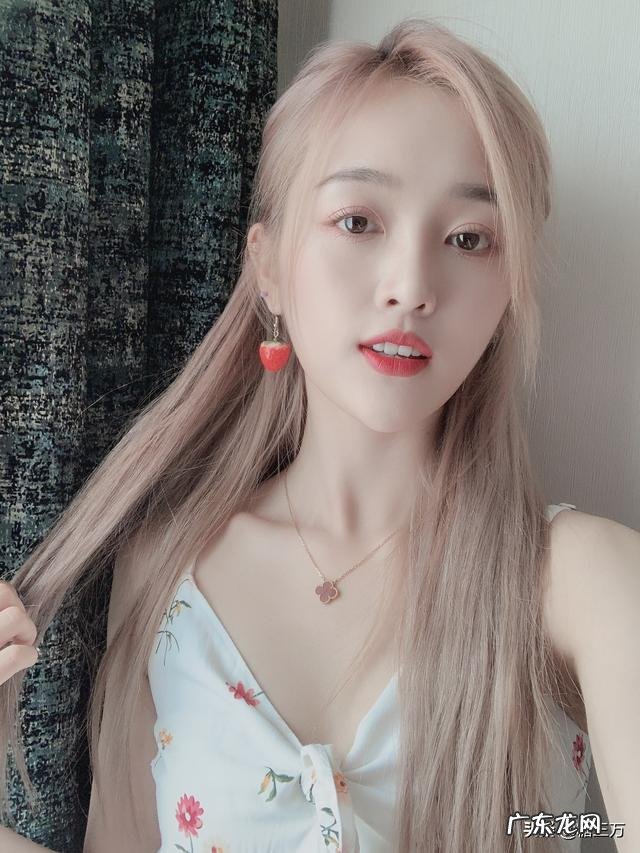 小清新的碎花裙怎么穿才好看?