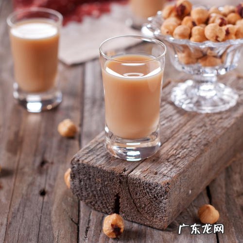 喝咖啡还在配牛奶？你是不知道它与酒多么配 可可利口酒怎么喝