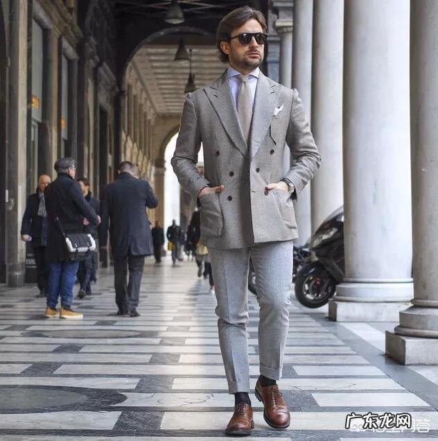 如何根据衣服颜色搭配裤袜?