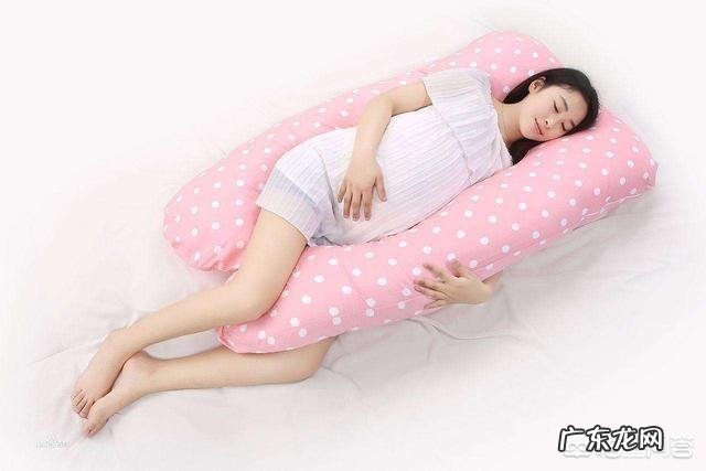 胎儿出现脐带绕颈,跟孕妇睡觉姿势有关吗?