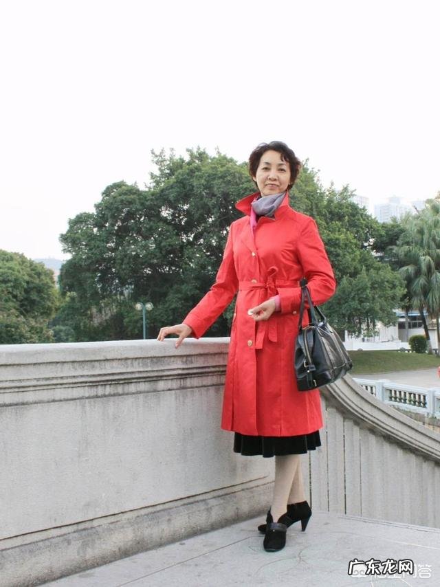 春天,红色风衣怎么搭配好看又时尚?