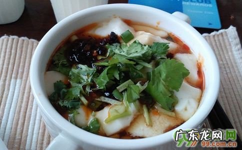 早晨喝豆腐脑有什么好处 豆腐脑白色的叫什么