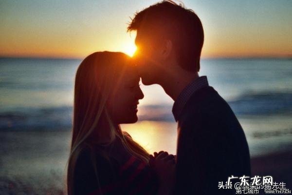 喜欢一个受过伤的离婚女人,了解过后爱上的,是爱还是觉得她可怜?