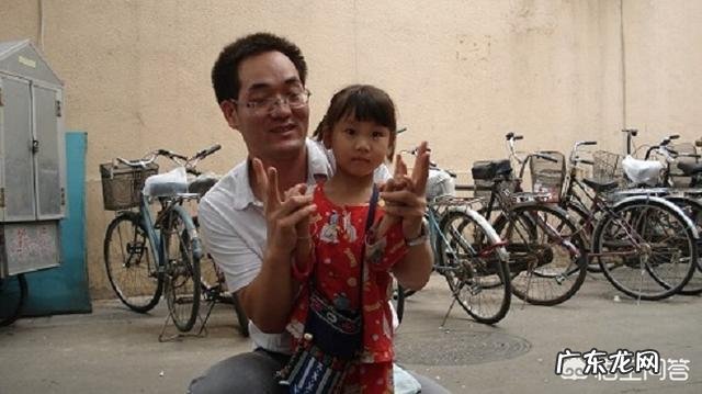 孩子说话就口吃,这是怎么回事?