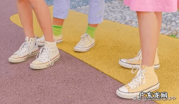 帆布鞋真假有什么区别 匡威帆布鞋真假鞋底