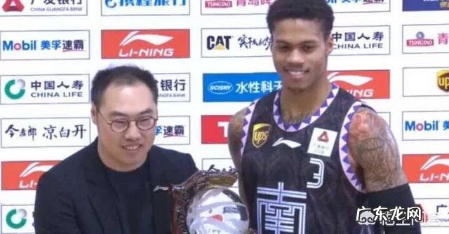 CBA全明星正赛,郭艾伦调皮技痒挑衅易建联,两人solo八人罚站,你怎么看?