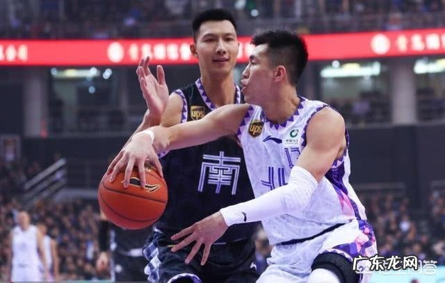 CBA全明星正赛,郭艾伦调皮技痒挑衅易建联,两人solo八人罚站,你怎么看?
