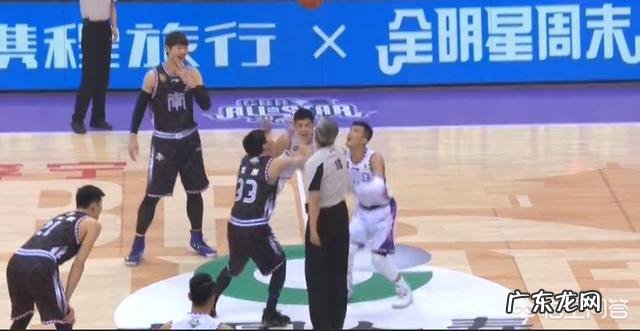 CBA全明星正赛,郭艾伦调皮技痒挑衅易建联,两人solo八人罚站,你怎么看?