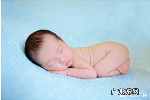 婴儿多久可以把屎把尿?