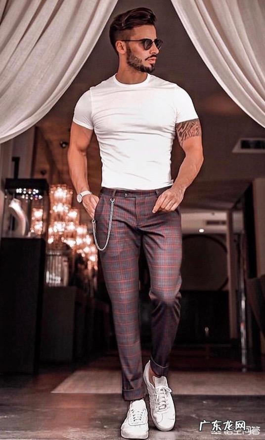 人人都有的白T恤,怎样才能穿得特别?