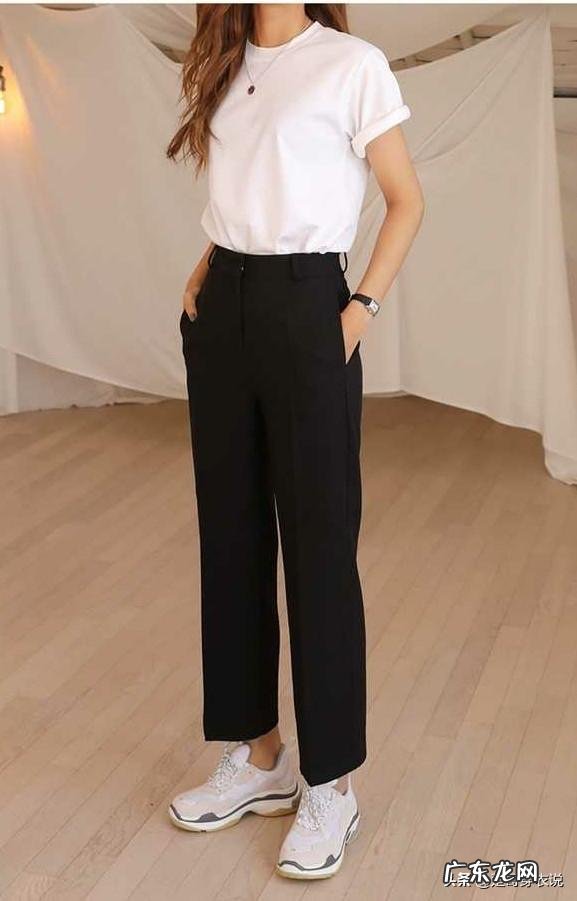 人人都有的白T恤,怎样才能穿得特别?