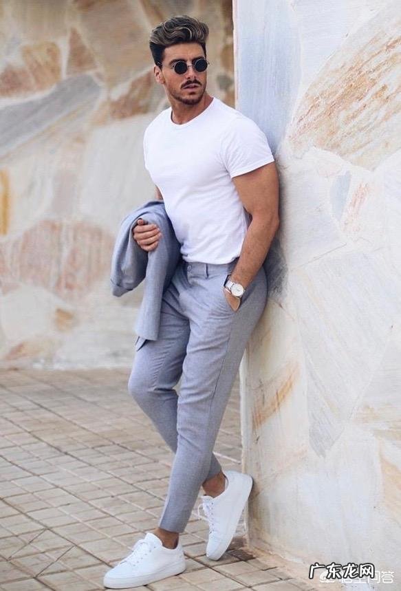 人人都有的白T恤,怎样才能穿得特别?