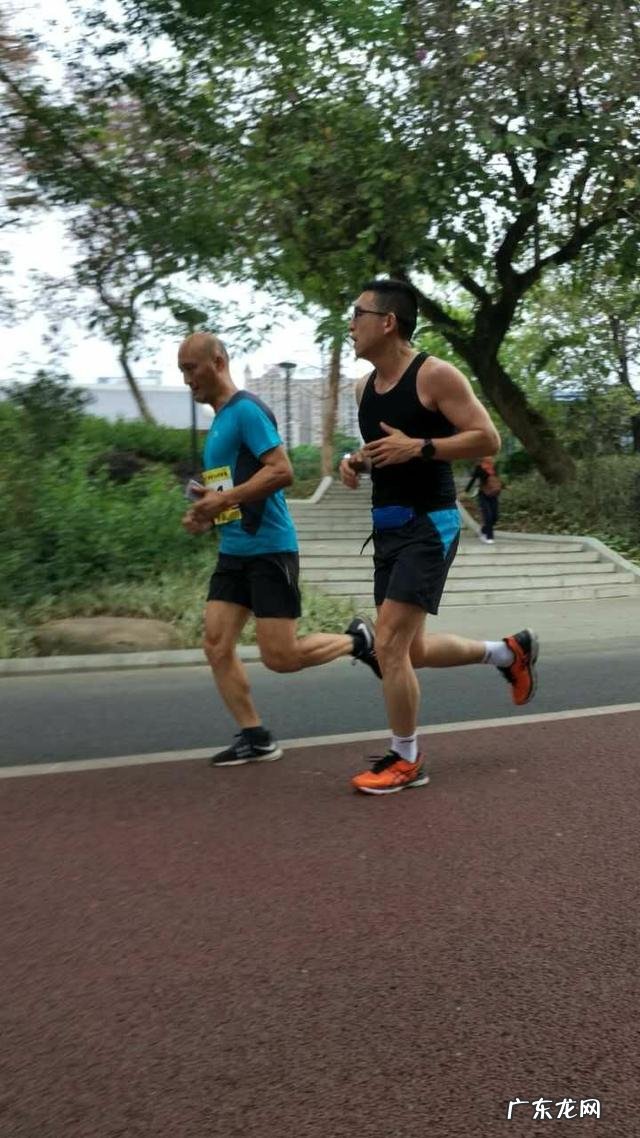 游泳和慢跑哪个更减肥,什么运动是夏季减肥最好方法?