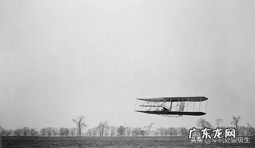 谁发明了飞机?怎么发明的?