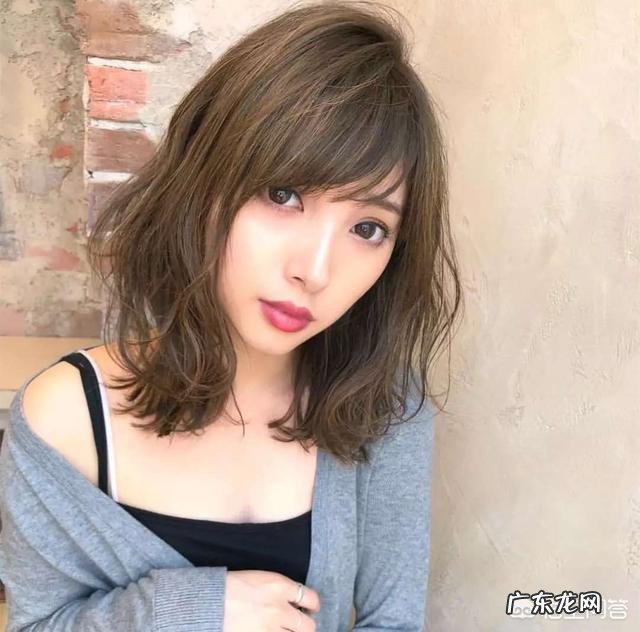 颧骨高的女生留什么样的发型好看？