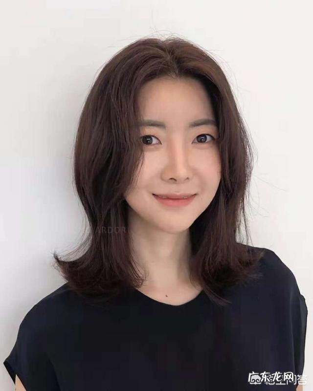 颧骨高的女生留什么样的发型好看？