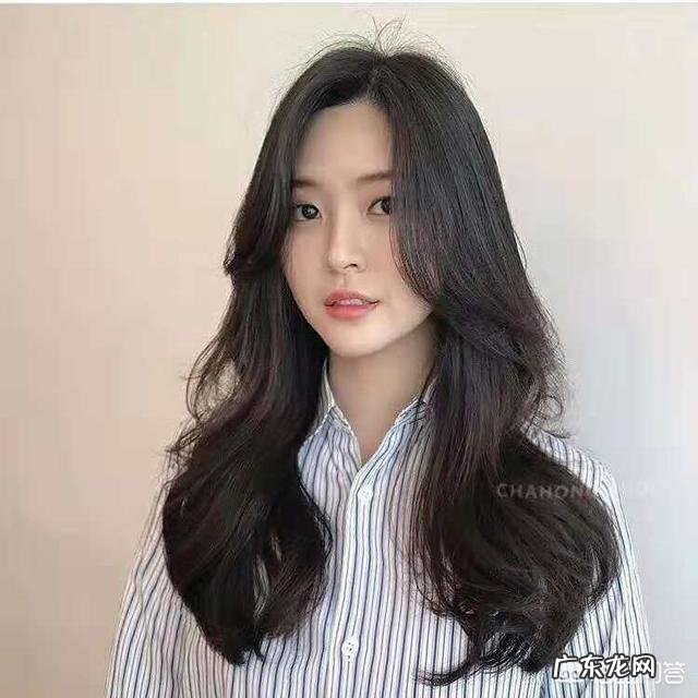 颧骨高的女生留什么样的发型好看？