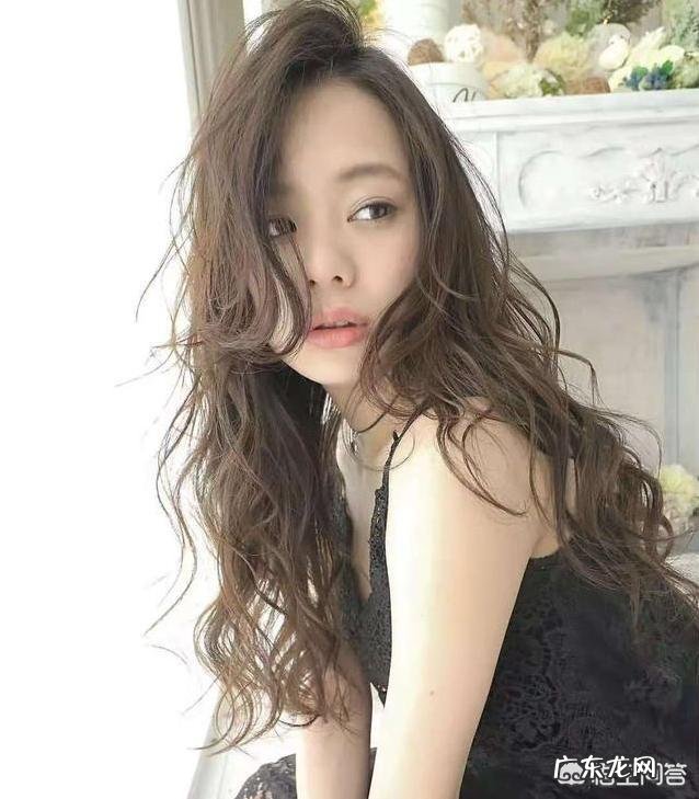 颧骨高的女生留什么样的发型好看？