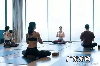 瑜伽的冥想体式有哪些?圣光调息作用是什么?