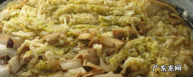 东北酸菜炖五花肉