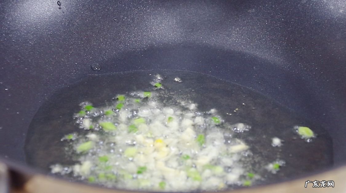 天气寒冷，碰到这牛奶麻辣烫，我绝不手软，真香！吃完浑身暖烘烘 麻辣烫