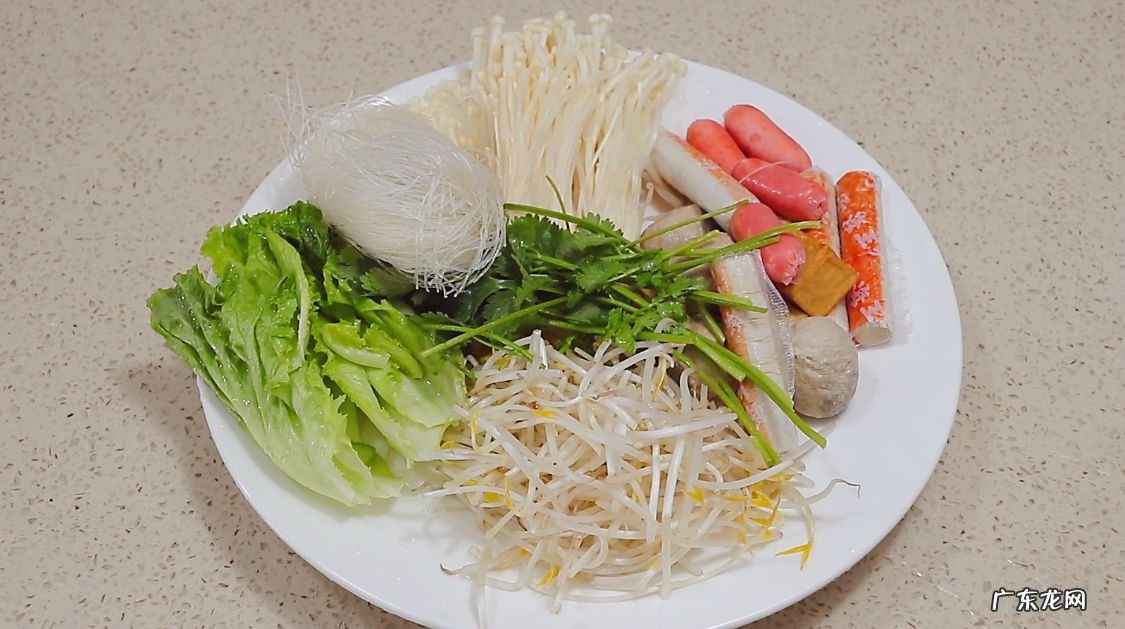 天气寒冷，碰到这牛奶麻辣烫，我绝不手软，真香！吃完浑身暖烘烘 麻辣烫