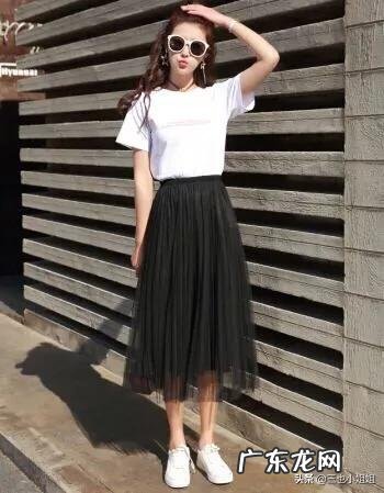 黑色白色纱裙怎么配好看？
