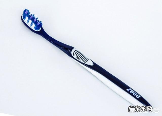 如何选择合适的牙刷和牙膏?