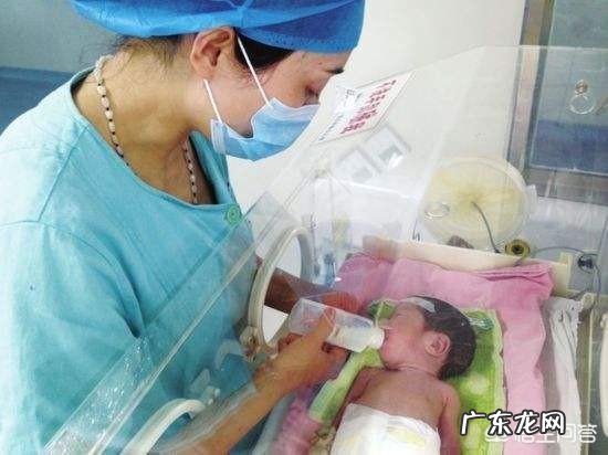 一些小孩子出生以后，先天性的身体不好，都会让在保温箱里观察，这样利于孩子的成长吗？