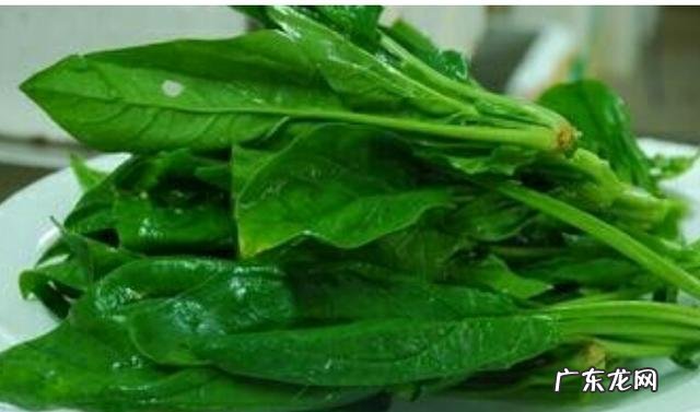 白衣服穿久后发黄,怎么处理能变白?