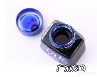 白衣服穿久后发黄,怎么处理能变白?