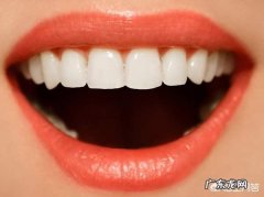 为什么牙缝里会有很臭的小石头？怎么才能清洁干净？