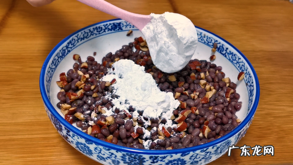 红豆糯米团不要出去买，教你在家做，出锅软糯香甜，超级好吃 豆子团子