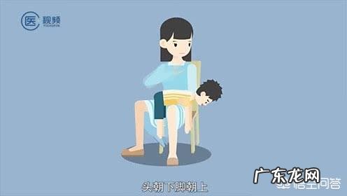 宝宝一旦发生呛奶很危险,重于预防,呛奶发生时如何急救?