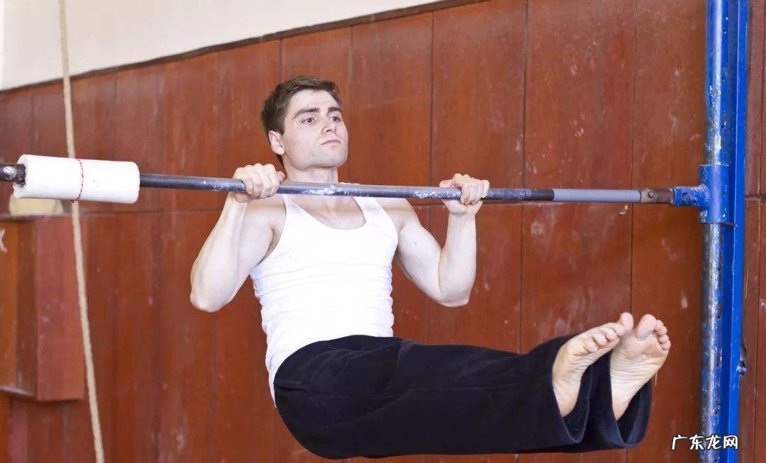 引体向上怎么用上背步发力