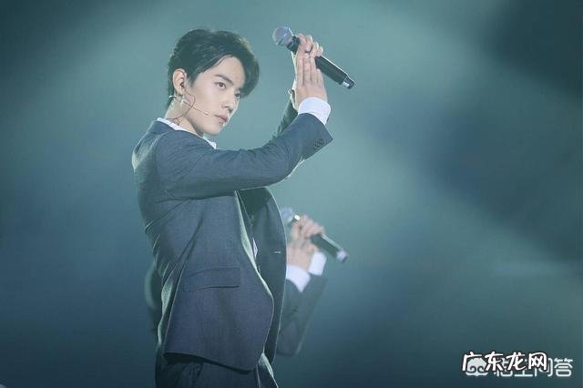 如何看待肖战上厕所被偷拍?