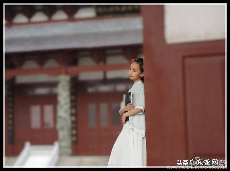 你读过的书都会换成你内在的,永不消失的美丽 花蕾是你的年华是什么意思