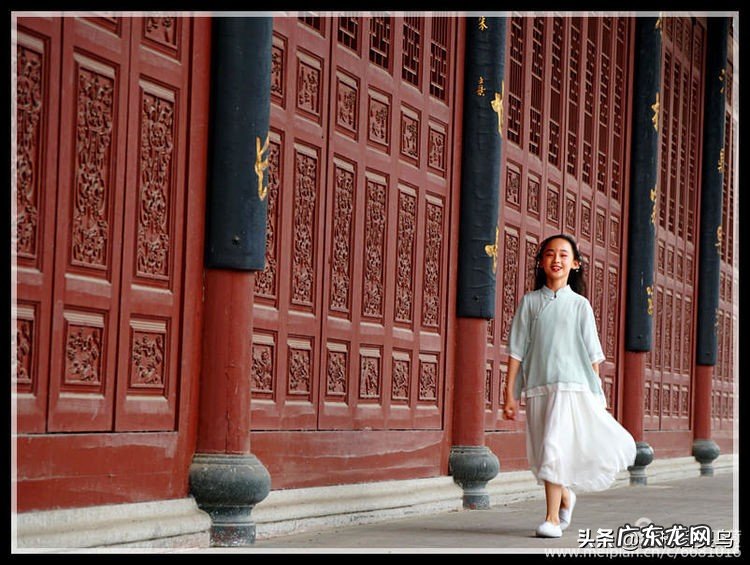 你读过的书都会换成你内在的,永不消失的美丽 花蕾是你的年华是什么意思