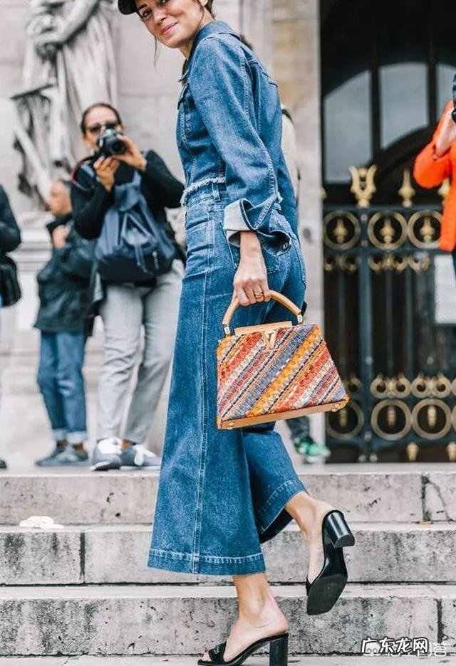 牛仔阔腿裤配什么鞋子?