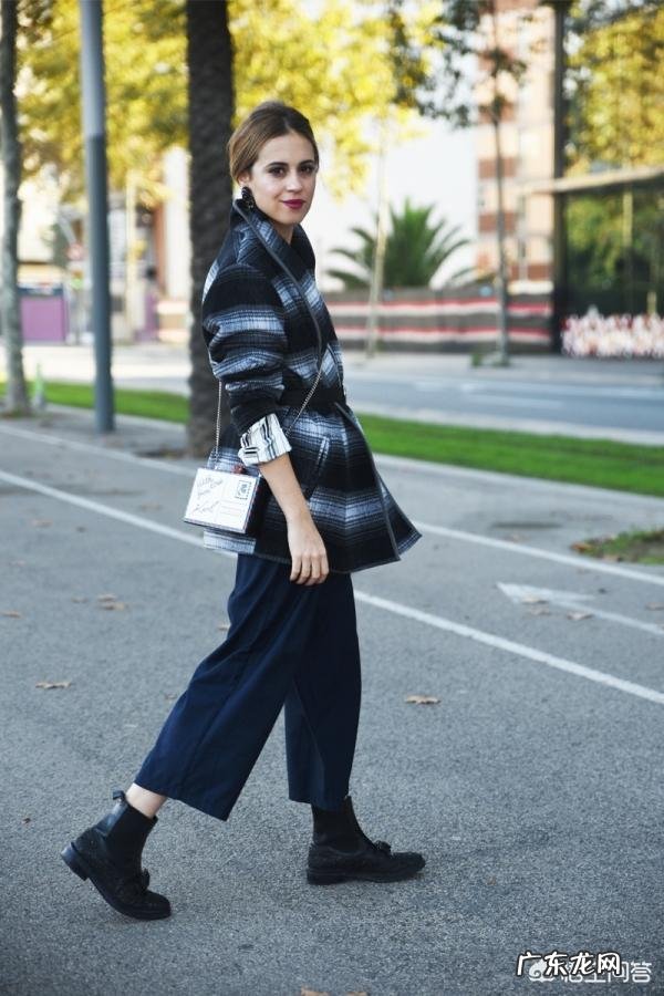 牛仔阔腿裤配什么鞋子?